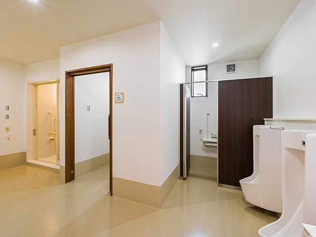 シャワー・トイレ室